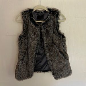 Banana republic faux fur vest. Size XS.
